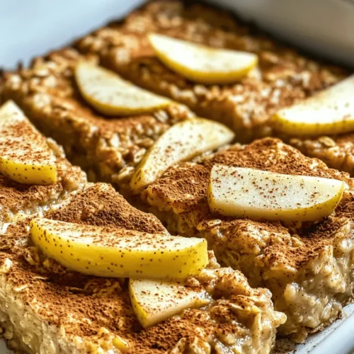 In recent years, healthy breakfast options have surged in popularity as more individuals prioritize wellness and nutritious eating habits. Gone are the days when breakfast consisted solely of sugary cereals or quick, processed meals. Today, more people are opting for wholesome, homemade dishes that not only fuel their mornings but also delight their taste buds. Among these nutritious breakfast options, the *Irresistible Healthy Apple Oatmeal Breakfast Bake* stands out as a perfect blend of health and taste, making it a go-to choice for both busy families and health enthusiasts alike.